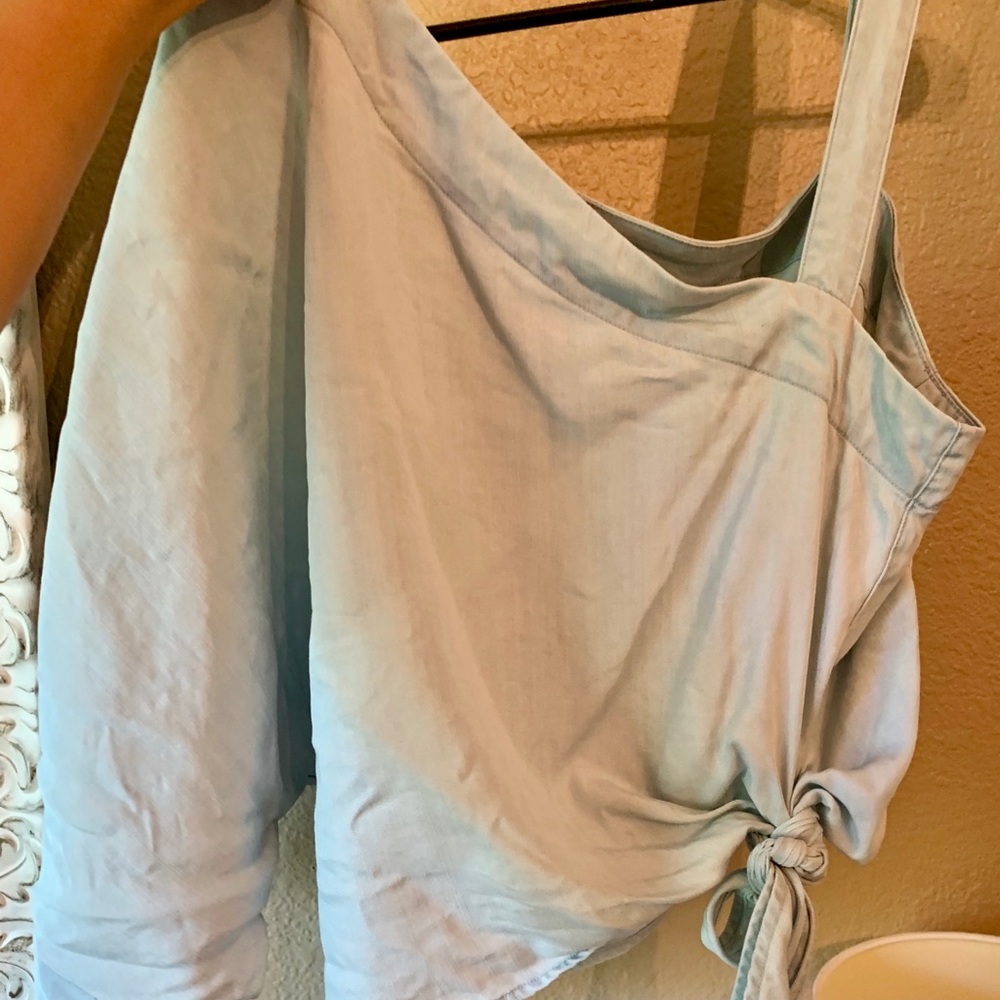 One shoulder top
